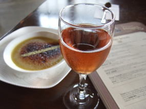 真夏のディズニーシーでおすすめのお酒 レストラン櫻で飲めるルージュナチュレはピンクの日本酒 ネットでつなぐ お酒何でも情報ブログ